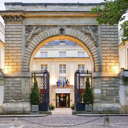 Le Louis Chateau - Mgallery Collection Hotel 4*